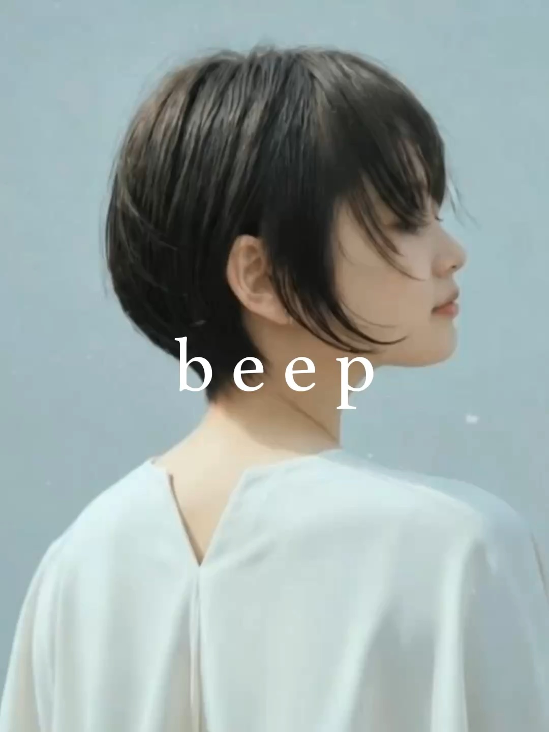 ショートヘアの女性を映したbeepのサロン紹介動画
